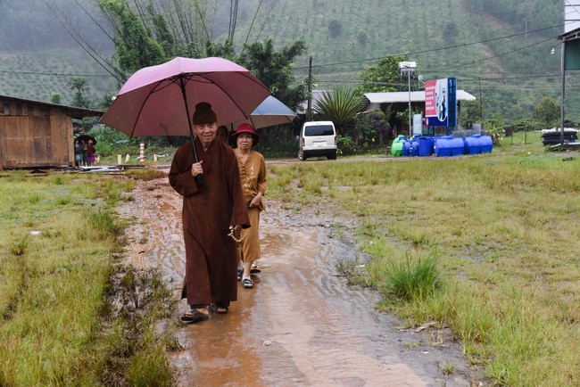 Ban Từ thiện: Tặng quà Trung Thu cho các em học sinh ở Đắk Som, Đăk Nông
